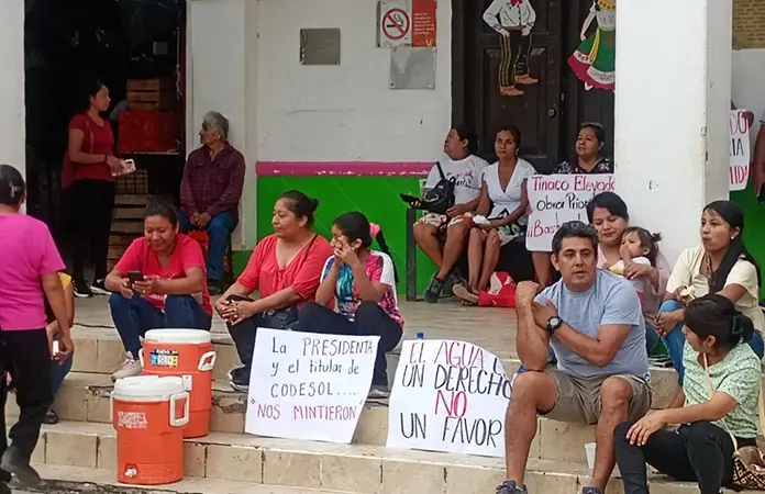 Habitantes de San José Pequetzén desalojan Alcaldía