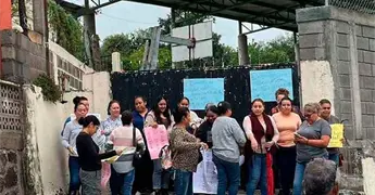 M&aacute;s tomas de escuelas por falta de profesores
