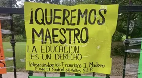 Otra telesecundaria se queda sin maestro; padres cierran plantel