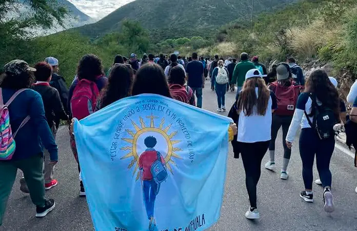 Prepara iglesia católica Caminata Juvenil 2026