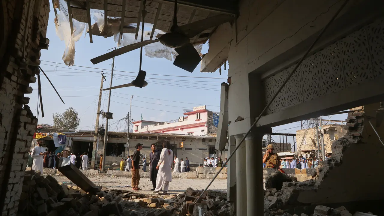 Ataque en complejo policial de Kohat deja 21 muertos y 103 heridos