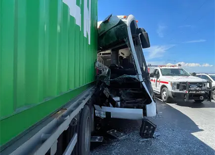 Cuatro lesionados tras choque de Red Metro contra tr&aacute;iler