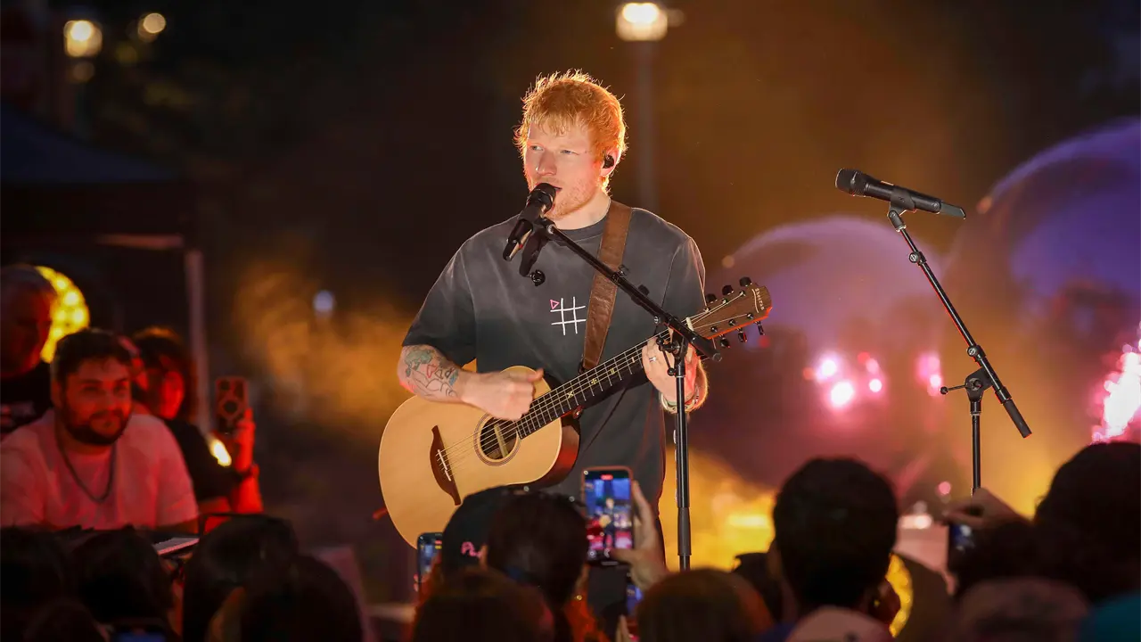 Ed Sheeran reanudará gira en Filadelfia tras retiro de artistas
