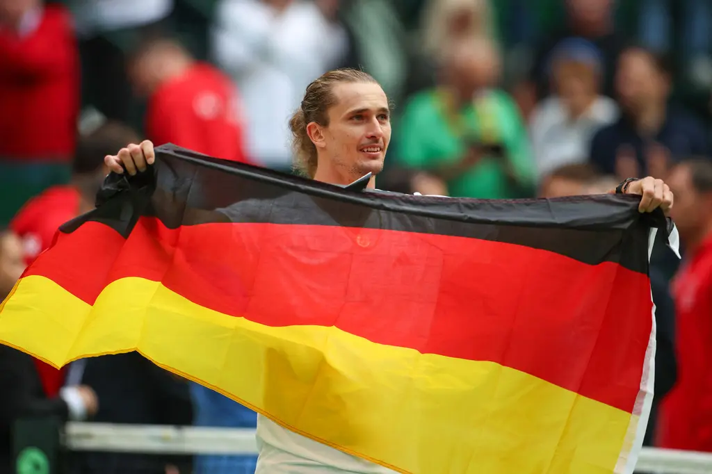 Zverev impulsa a Alemania al Final 8 de la Copa Davis en Halle