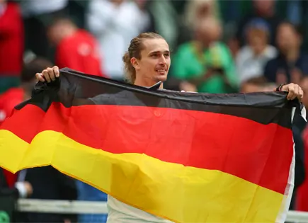 Zverev impulsa a Alemania al Final 8 de la Copa Davis en Halle