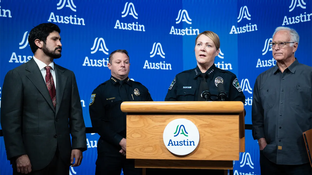 Agente del ICE hiere a hombre en Austin tras detención de tráfico