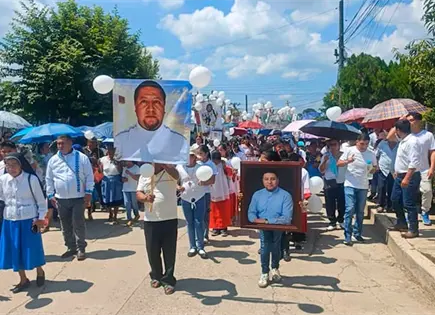 Dan el último adiós al padre Román de la Cruz Dan el último adiós al padre Román de la Cruz