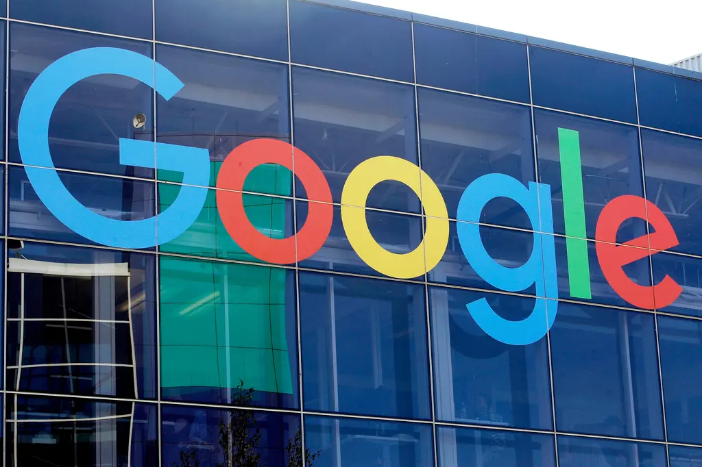 Google recibe multa millonaria por manejo indebido de datos en UE