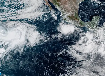 Huracán Polo se intensifica y amenaza costas mexicanas Huracán Polo se intensifica y amenaza costas mexicanas