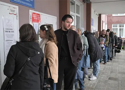 Rusia Unida lidera elecciones parlamentarias en medio de la guerra Rusia Unida lidera elecciones parlamentarias en medio de la guerra