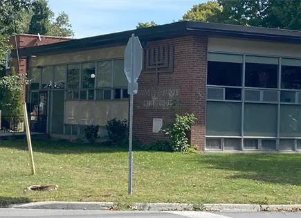 Tiroteo afuera de sinagoga en Belleville deja polic&iacute;a herido