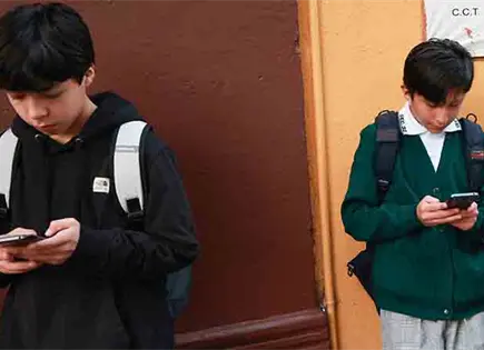 Acuerdan restringir celulares en escuelas Acuerdan restringir celulares en escuelas