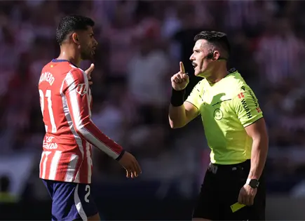 Atlético Madrid pide fin al acoso arbitral tras críticas de Mourinho Atlético Madrid pide fin al acoso arbitral tras críticas de Mourinho