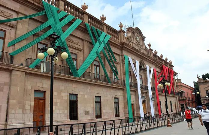 Gobierno cerrará sexenio con dos mil empleados menos