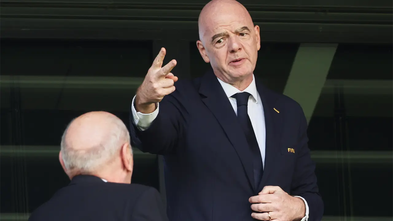 Infantino propone revisión independiente del sistema FIFA