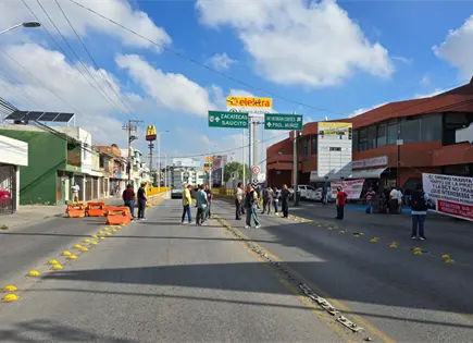 Taxistas bloquean avenida Muñoz: SSPC activa rutas alternas Taxistas bloquean avenida Muñoz: SSPC activa rutas alternas