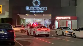Asalto con pistola causa pánico en plaza El Dorado