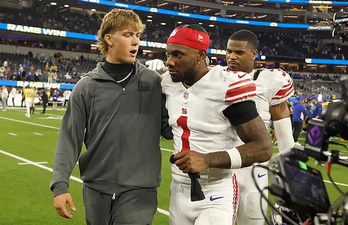 Evalúan los Giants lesión de rodilla de su QB