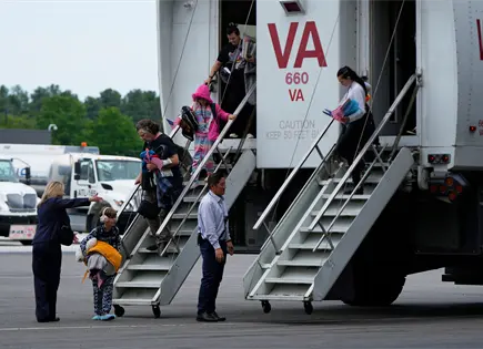 Gobierno Trump limita refugiados sudafricanos blancos a 17.500 en 2027 Gobierno Trump limita refugiados sudafricanos blancos a 17.500 en 2027