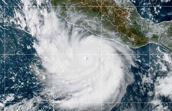 Huracán Polo se vuelve "una de las tormentas más fuertes jamás registradas"