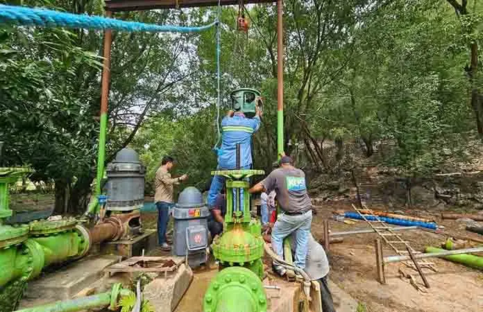 Instala Obras Públicas bomba en Santa Anita