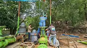 Instala Obras Públicas bomba en Santa Anita