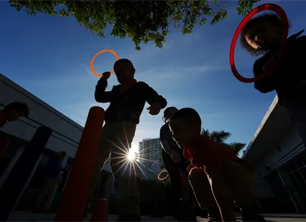 Jueza federal anula directiva Trump que restringía beneficios a inmigrantes Jueza federal anula directiva Trump que restringía beneficios a inmigrantes