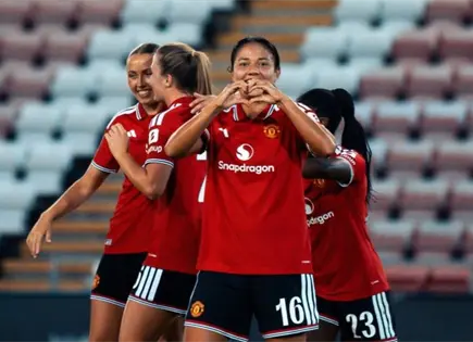 Rebeca Bernal firma doblete en goleada del Manchester United