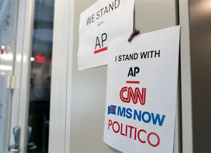 Trump proh&iacute;be acceso a medios CNN, MS NOW y Politico en Casa Blanca