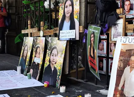 Colocan ofrenda para recordar a universitarias asesinadas en Morelos