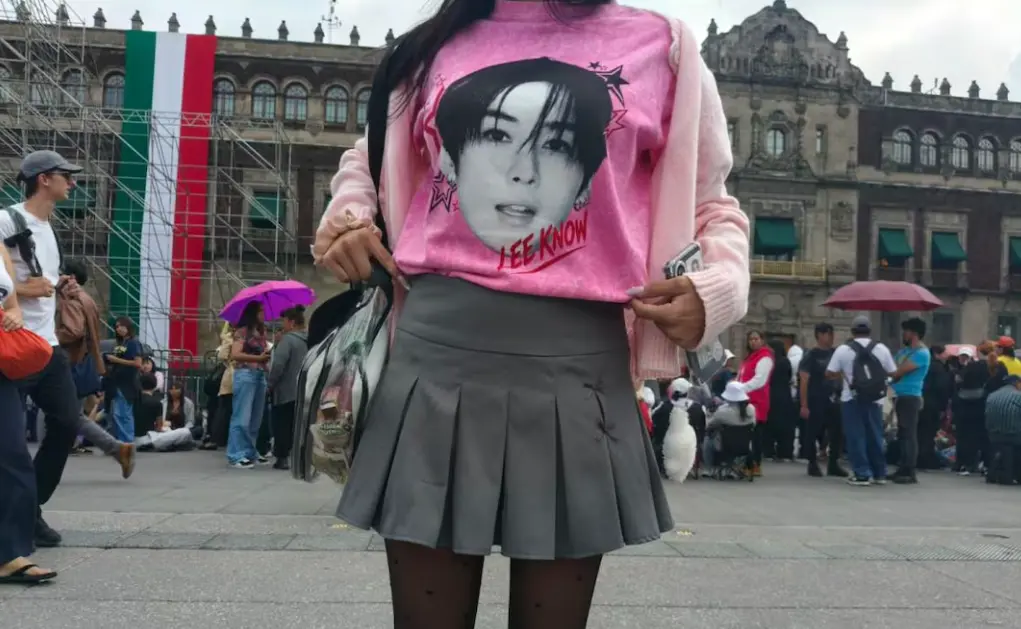 Fans de Stray Kids se reúnen en el Zócalo capitalino
