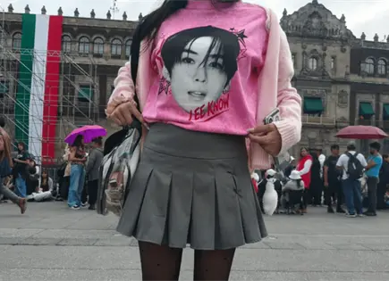 Fans de Stray Kids se reúnen en el Zócalo capitalino Fans de Stray Kids se reúnen en el Zócalo capitalino