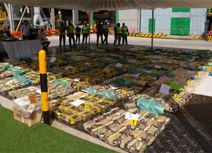 Kenia destruye cargamento de metanfetamina valorado en 63 millones