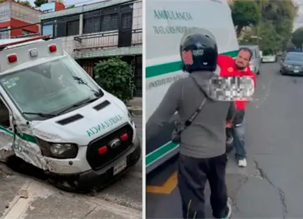 Ambulancia del IMSS choca contra varios vehículos y atropella a joven Ambulancia del IMSS choca contra varios vehículos y atropella a joven