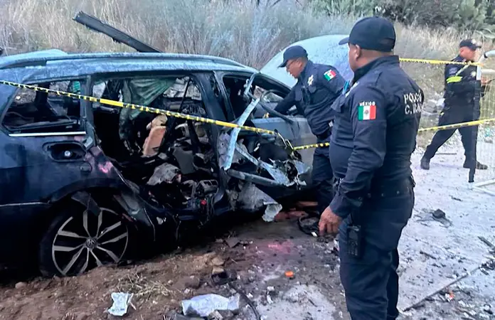 Explota auto con pirotecnia