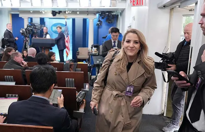 Juez levanta veto a medios en Casa Blanca