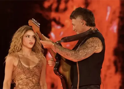 Alejandro Sanz cambia de look y sorprende junto a Shakira en Madrid Alejandro Sanz cambia de look y sorprende junto a Shakira en Madrid