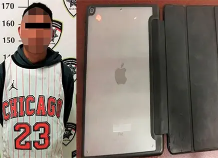 Aletero rompe vidrio de auto para robar una tableta Aletero rompe vidrio de auto para robar una tableta