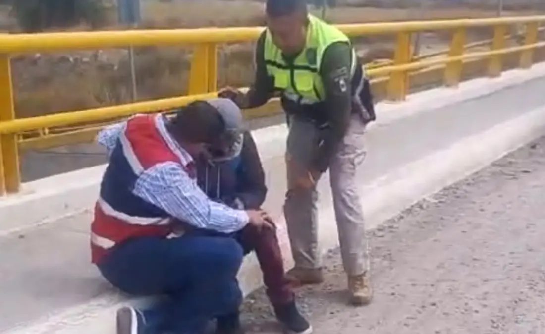 Auxilian a hombre en crisis emocional en puente de Soledad
