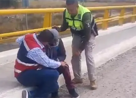 Auxilian a hombre en crisis emocional en puente de Soledad Auxilian a hombre en crisis emocional en puente de Soledad
