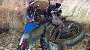 Graves, dos motociclistas embestidos frente a Sendero