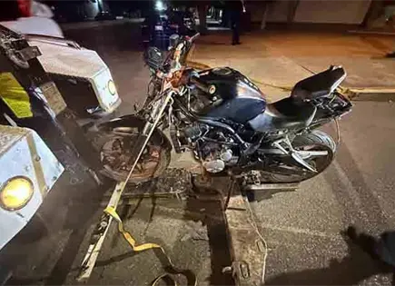 Menor en motocicleta es arrestado por maniobras peligrosas Menor en motocicleta es arrestado por maniobras peligrosas