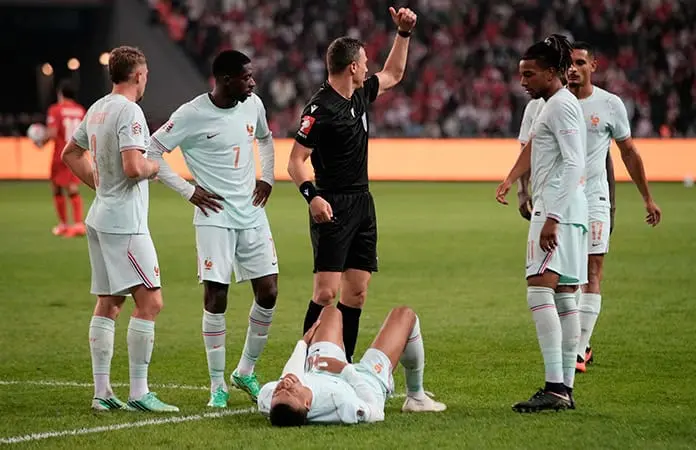 Triunfa Francia sobre Turquía; Kylian Mbappé salió lesionado
