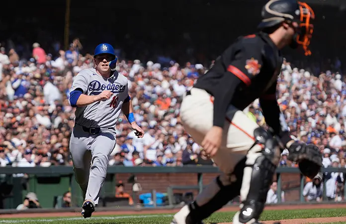Apretada victoria se llevan Dodgers ante Giants