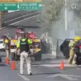 Camioneta se incendia en carriles centrales de Salvador Nava Camioneta se incendia en carriles centrales de Salvador Nava