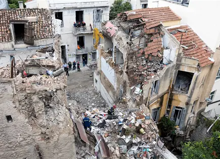 Explosi&oacute;n en edificio de Plaka Atenas deja seis muertos