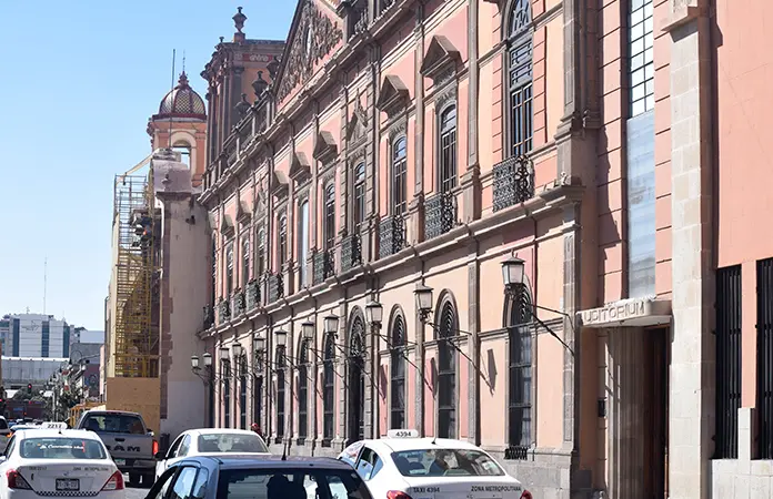Amparos y adeudos aprietan las finanzas de la UASLP