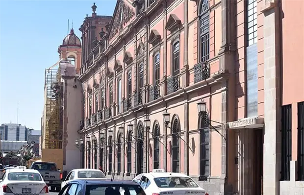 Amparos y adeudos aprietan las finanzas de la UASLP Amparos y adeudos aprietan las finanzas de la UASLP