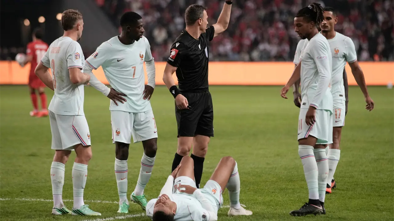 Mbappé sufrió lesión de rodilla en partido Francia-Turquía