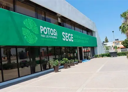 SEGE mantiene seguimiento a 15 escuelas afectadas por lluvias en la Huasteca SEGE mantiene seguimiento a 15 escuelas afectadas por lluvias en la Huasteca